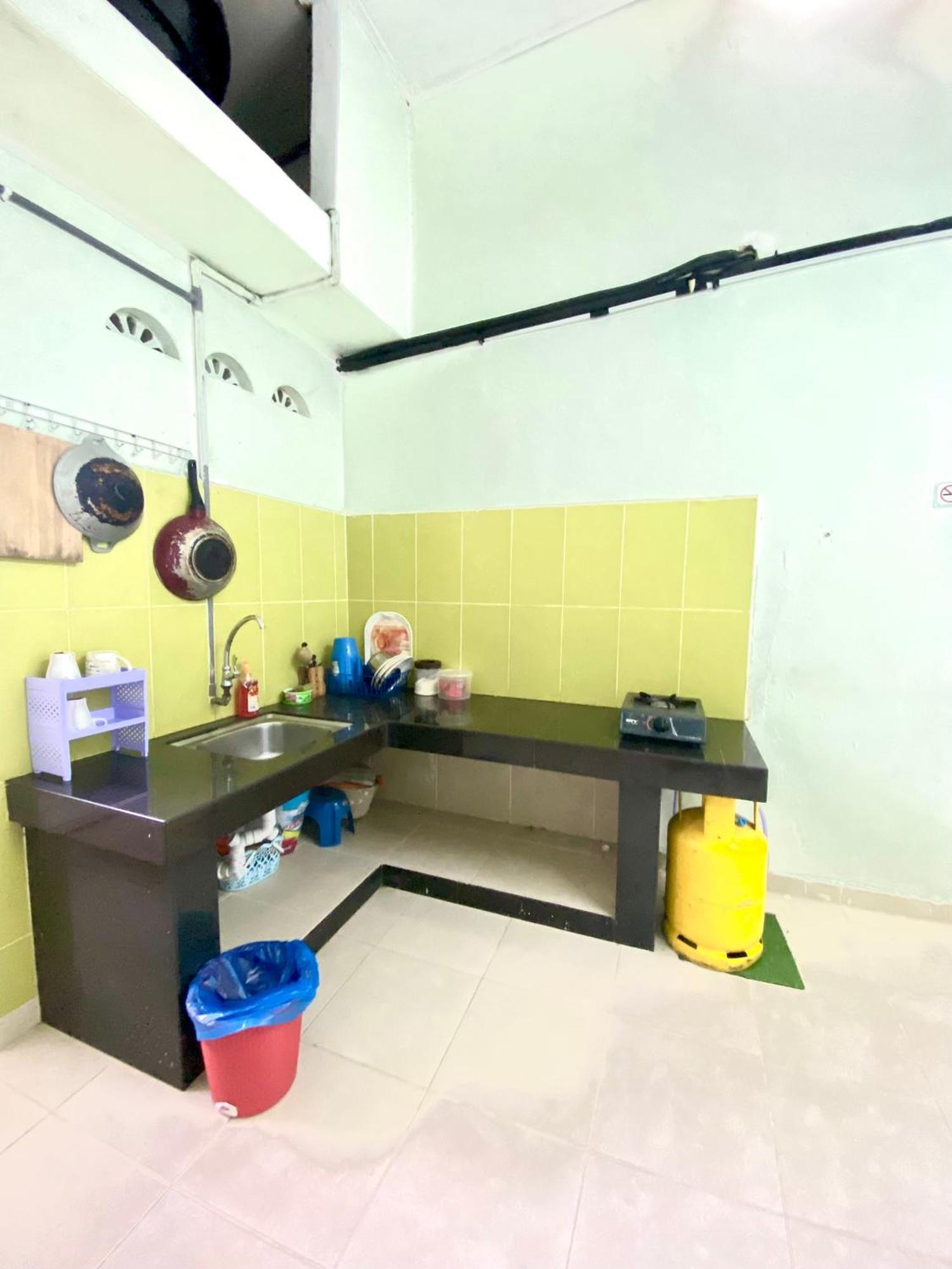 Umi Homestay Batu Buruk 쿠알라트렝가누 외부 사진